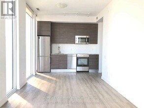 28-3028 Wellesley St E in Toronto, ON - Building Photo - Building Photo