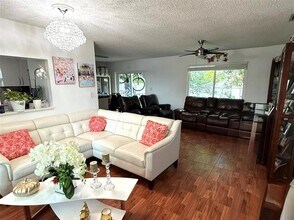 10261 SW 169th St in Miami, FL - Building Photo - Building Photo