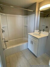 23 Central Ave, Unit 204 in Lynn, MA - Foto de edificio - Building Photo