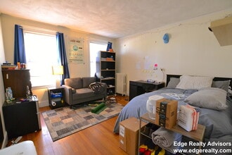 28 Manet Rd, Unit 1 in Newton, MA - Building Photo - Building Photo