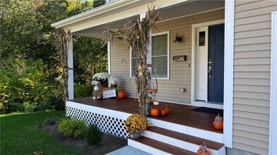 100 Brentwood Ave in Warwick, RI - Building Photo - Building Photo