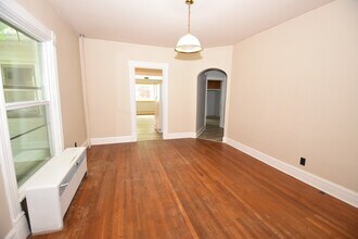 104 Courtland St in Dowagiac, MI - Building Photo - Building Photo