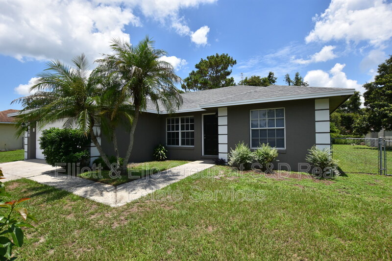 8028 Indian Heights Dr in Lakeland, FL - Building Photo