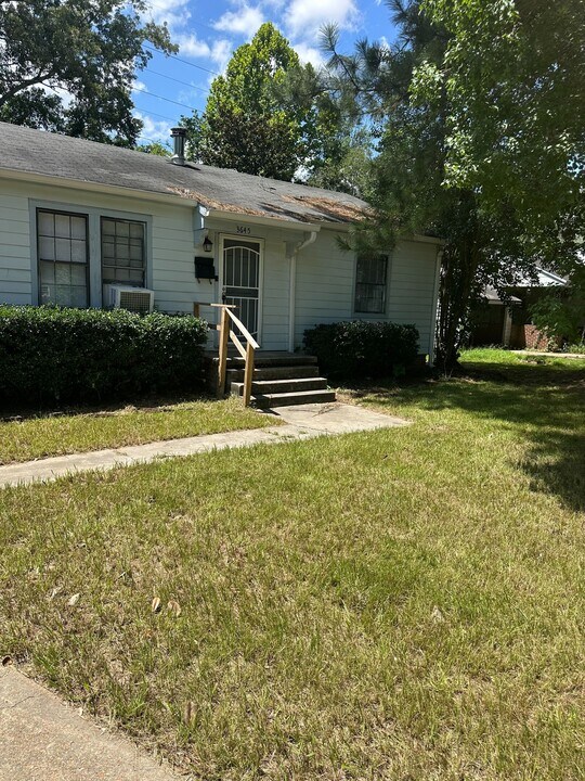 3645 Lee Dr in Jackson, MS - Building Photo