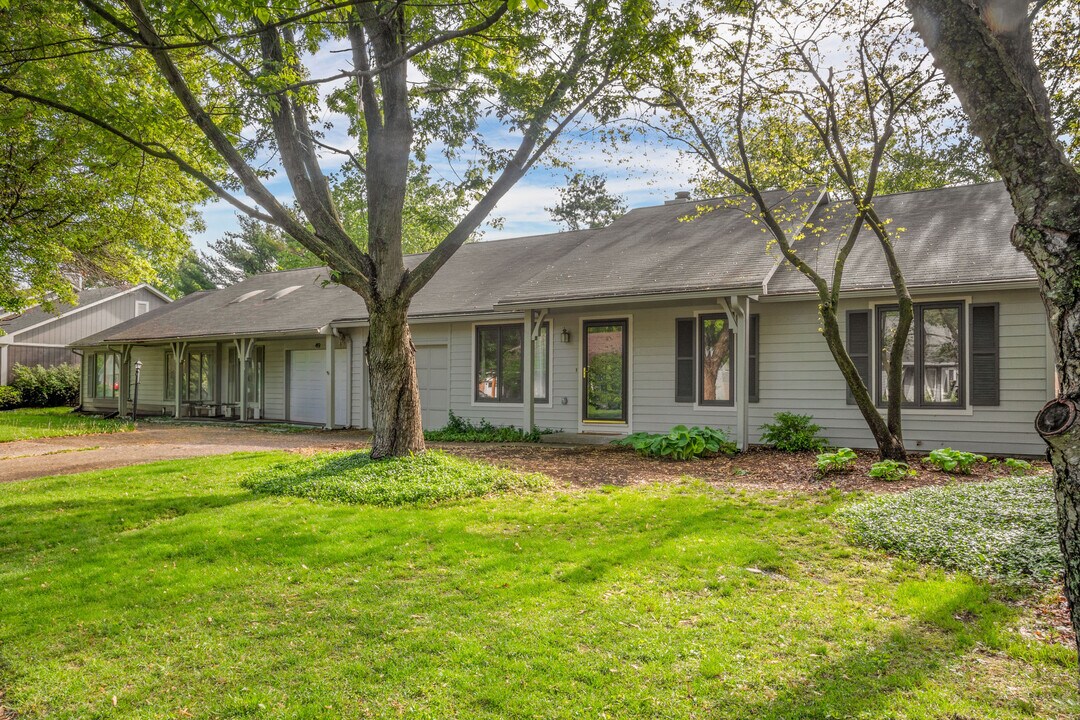 45 Rogers Rd in Carmel, IN - Foto de edificio