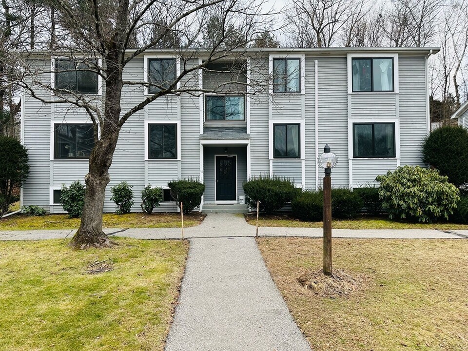 23-55 Staffordshire Ln in Concord, MA - Foto de edificio