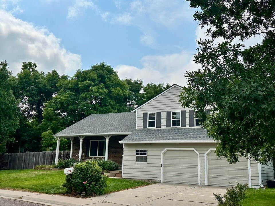 4902 E Davies Dr in Centennial, CO - Building Photo