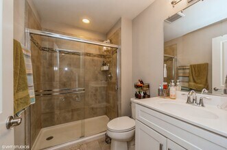 140 Easton Ct in Buffalo Grove, IL - Building Photo - Building Photo