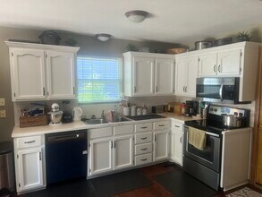 2605 SE Winchester Dr in Lee's Summit, MO - Building Photo - Building Photo