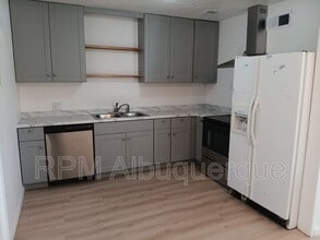8815 Menaul Blvd NE in Albuquerque, NM - Building Photo - Building Photo