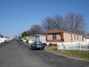 Dover Air Park in Dover, DE - Foto de edificio - Building Photo