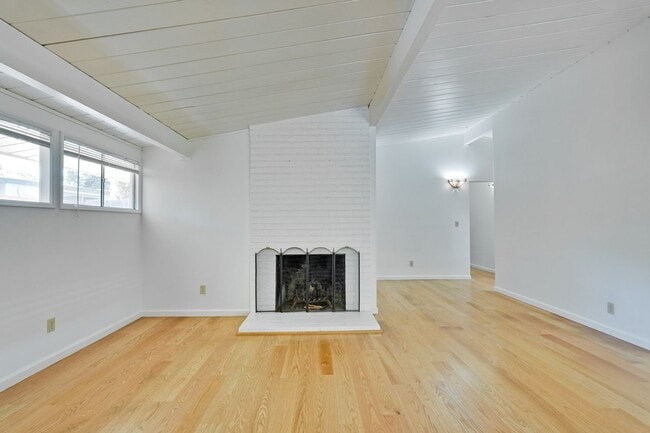 2719 Greer Rd in Palo Alto, CA - Building Photo - Building Photo