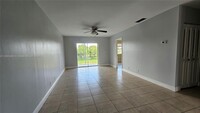 8901 NW 38th Dr in Coral Springs, FL - Foto de edificio - Building Photo