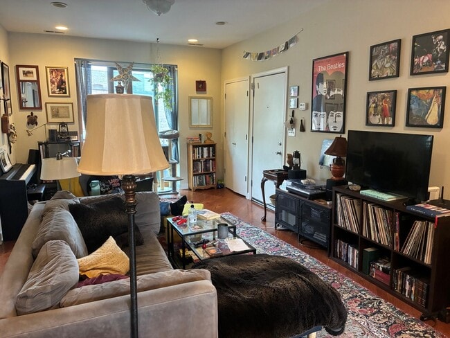 1531 W Hollywood Ave in Chicago, IL - Building Photo - Building Photo