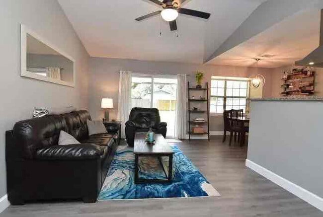 1626 18th St in Niceville, FL - Foto de edificio - Building Photo