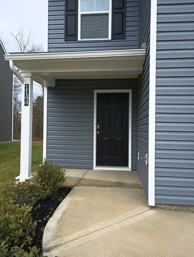 1144 Aspen Ter in Greeneville, TN - Building Photo - Building Photo