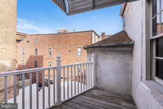 239 Race St-Unit -B in Philadelphia, PA - Building Photo - Building Photo