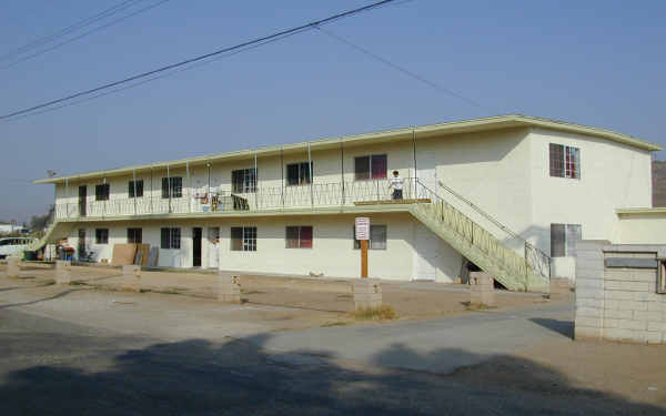 6066 Collins St in Jurupa Valley, CA - Building Photo