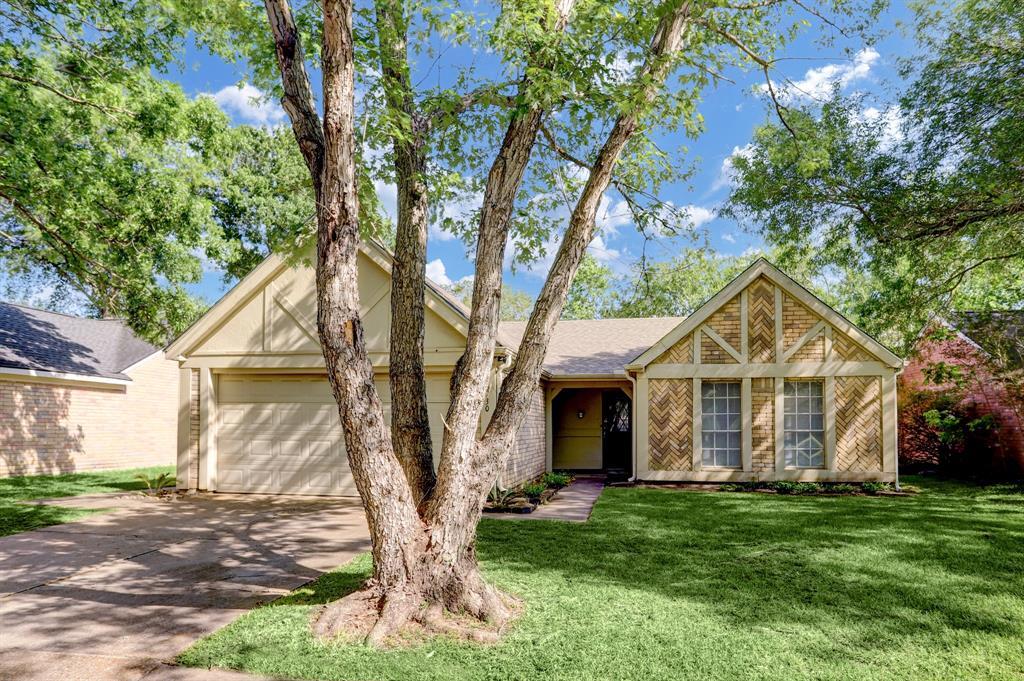 6730 Prairie Village Dr in Katy, TX - Building Photo