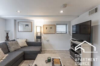 2732 N Monticello Ave in Chicago, IL - Building Photo - Building Photo