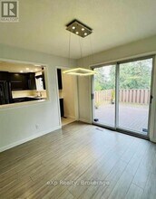 213 Northlake Dr in Waterloo, ON - Building Photo - Building Photo