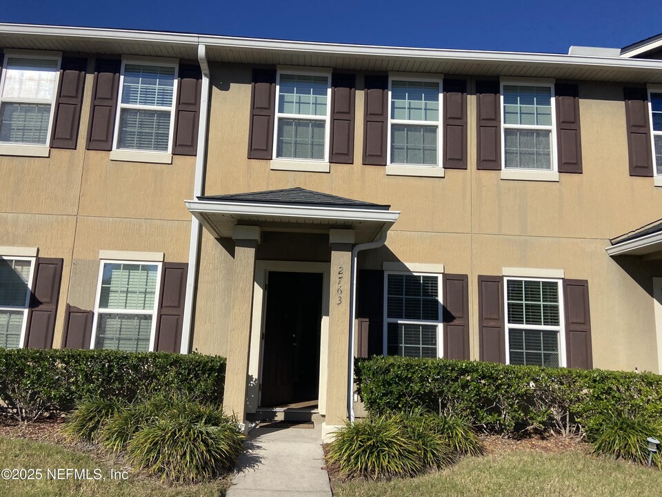 2763 Hollybrook Ln in Orange Park, FL - Foto de edificio