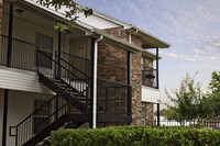 Meadowbrook Plaza Apartments in Houston, TX - Foto de edificio - Building Photo