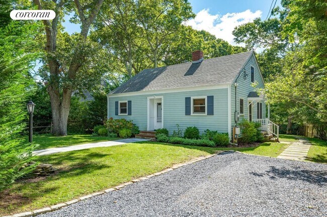 40 Missapogue Ct in Southampton, NY - Building Photo - Building Photo