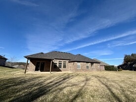 138 Stoney Pointe Dr in Hollister, MO - Building Photo