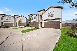 2015 Olivos St in Missouri City, TX - Foto de edificio - Building Photo