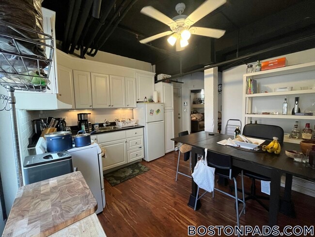 121 Park Dr, Unit B2 in Boston, MA - Building Photo - Building Photo