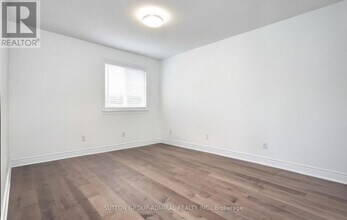 16 Gibbon Dr in Barrie, ON - Building Photo - Building Photo