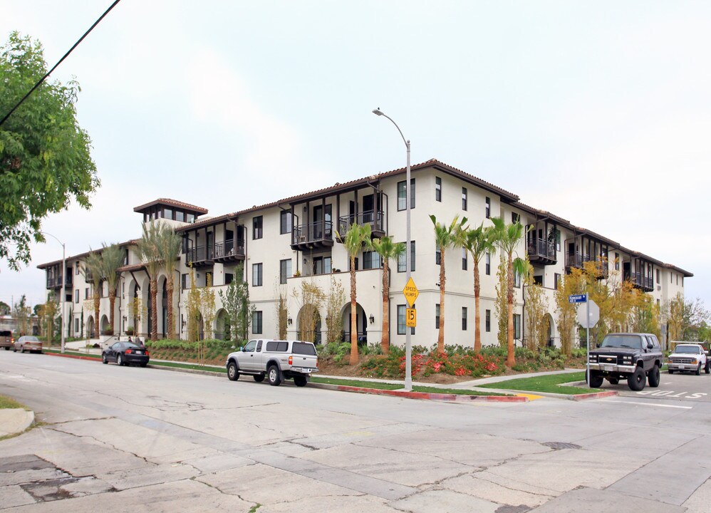 Dana Strand in Wilmington, CA - Building Photo