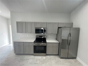 1501 Gleason Pkwy in Cape Coral, FL - Building Photo - Building Photo