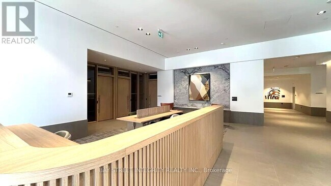 395 Square One Dr in Mississauga, ON - Building Photo - Building Photo