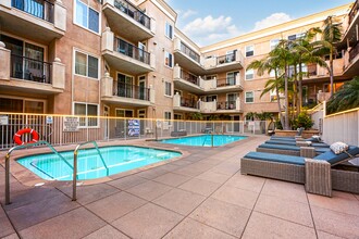 The Admiralty in Marina Del Rey, CA - Foto de edificio - Building Photo