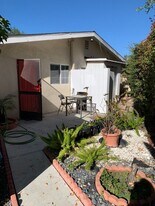 22752 Cavalier St in Woodland Hills, CA - Building Photo