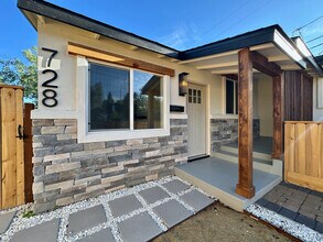 728 W Pueblo St in Reno, NV - Building Photo - Building Photo