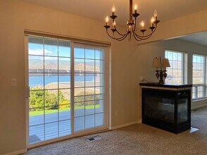 279 Lone Pine Ln in The Dalles, OR - Building Photo - Building Photo