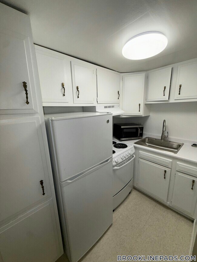 1223 Beacon St