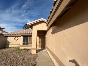 1310 W Wagoner Rd in Phoenix, AZ - Building Photo - Building Photo