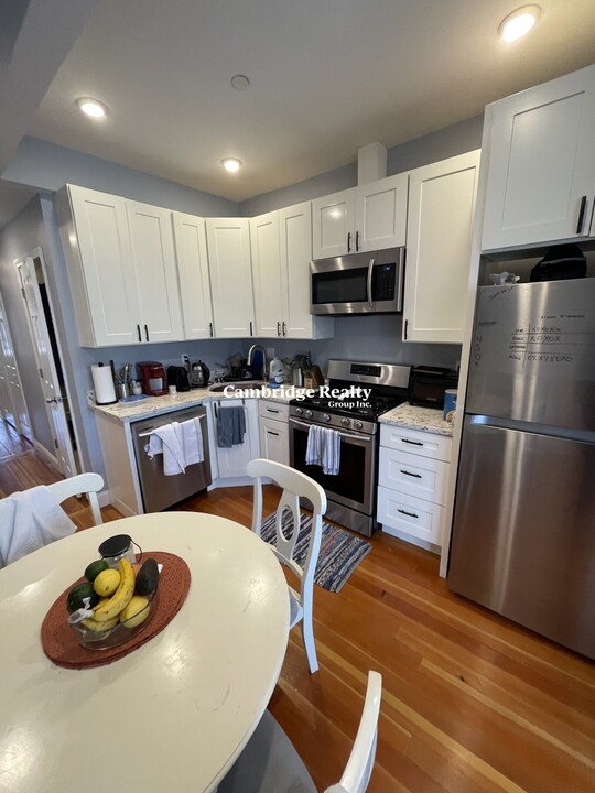 128 Oxford St, Unit 3A in Cambridge, MA - Building Photo