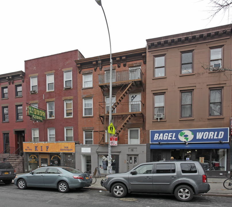 221 Dekalb Ave in Brooklyn, NY - Building Photo