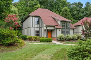 40 Trafalgar Cir in Asheville, NC - Building Photo