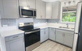 41-978B Waikupanaha St in Waimanalo, HI - Building Photo