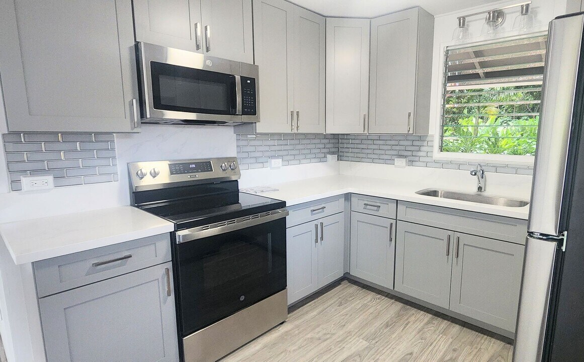 41-978B Waikupanaha St in Waimanalo, HI - Building Photo