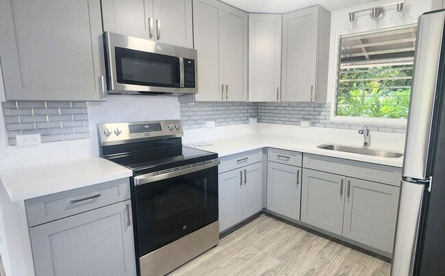 41-978B Waikupanaha St in Waimanalo, HI - Building Photo - Building Photo