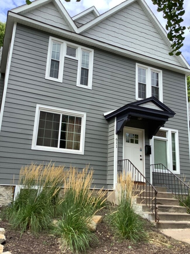 property at 611 14th Ave SE