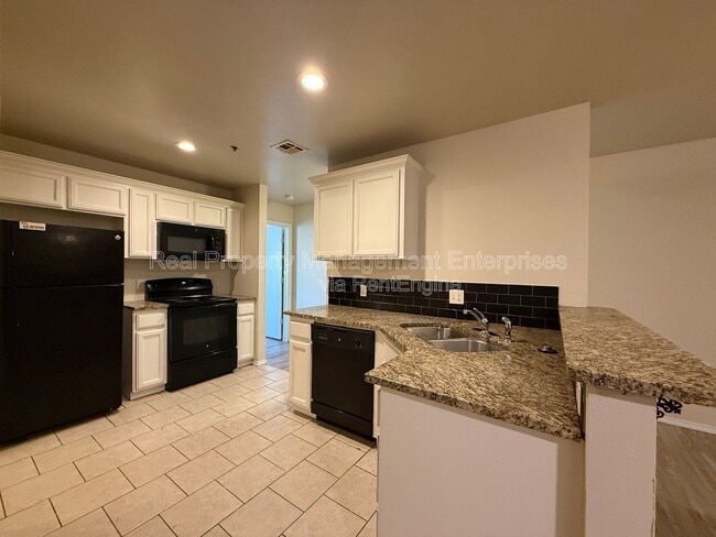 2442 NW 39th St, Unit 109 in Oklahoma City, OK - Foto de edificio - Building Photo