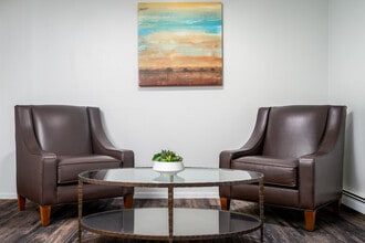 Hummingbird Cove Apartments in Plymouth, MN - Foto de edificio - Building Photo